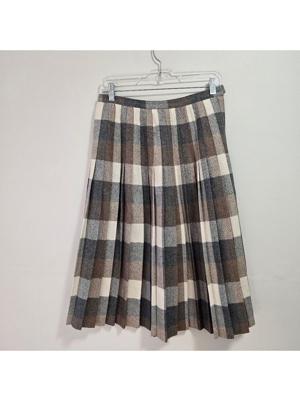 Vintage Paris Star wool blend pleated skirt color cream and beige size 12